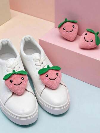 Suricat 2 piezas de imitación de fresa y melocotón estilo europeo y coreano, clips para zapatos con forma de fruta, accesorios de zapatos desmontables de moda y versátiles, dulces y lindos para usar, regalo perfecto, decoración multifuncional para zapatos/botas, adecuado para niñas y mujeres, moda diaria o regalo, adecuado para zapatos deportivos, zapatos casuales de mujeres y hombres