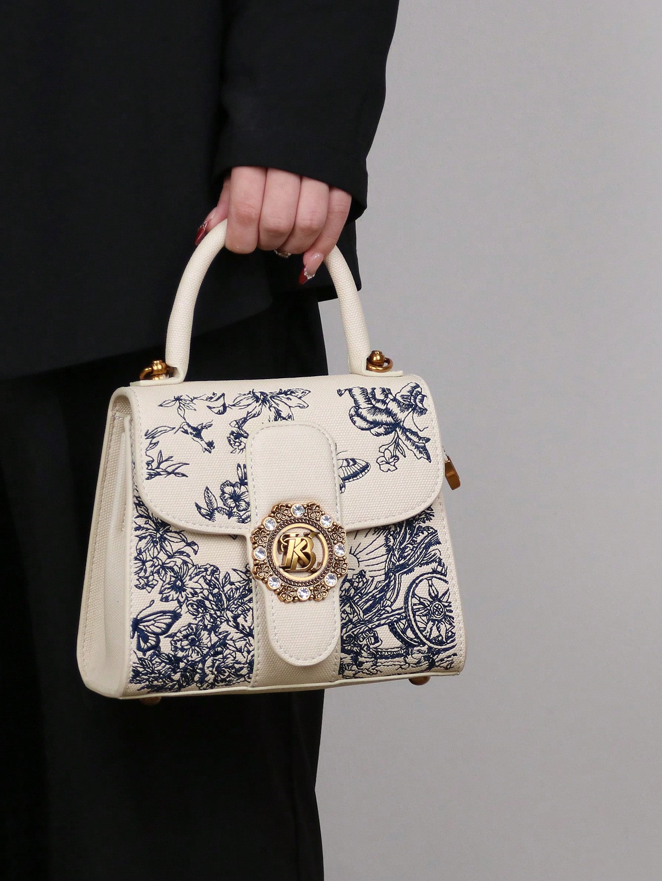 حقيبة يد نسائية فاخرة موديل 2025، تصميم نخبوي، حقي...