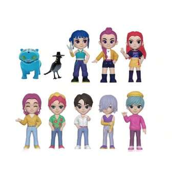 Set da 10 pezzi di personaggi del gruppo di ragazze cacciatrici di demoni K-Pop in costumi da superstar K-Pop, periferiche, bambole, modelli e decorazioni da scrivania