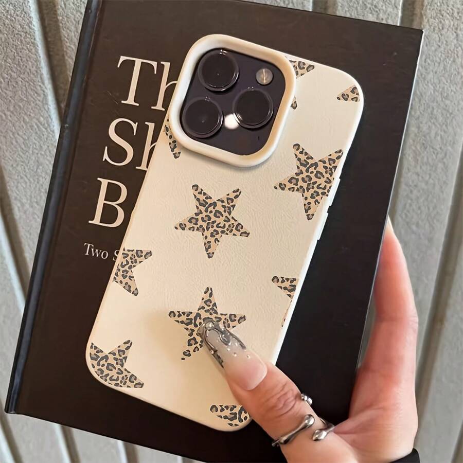 Estuche para iPhone 17/17Pro/17Promax/17air/16/16 Pro/16 Plus/16 Pro Max/15/14/13/12/11, Textura de Cuero Sintético Anticaídas y Resistente al Desgaste con Estampado de Leopardo y Diseño de Estrellas, Funda Suave TPU a Prueba de Polvo - Negro - Ver 1