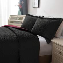 Elegant Comfort 3pcs Majestic Quilt Set Bedspreads, Ultra-Soft Comfortable Bedspread With 2 Pillow Shams Bedding, Machine Washable, Quilted Reversible Bedspread Coverlet Set, Full/Queen, King/California King And Twin/Twin XL Size Bed For All Seasons, Christmas Decorations Gifts, Cozy Winter Styles, Holiday Décor - 黑色/酒紅色 - 查看 4