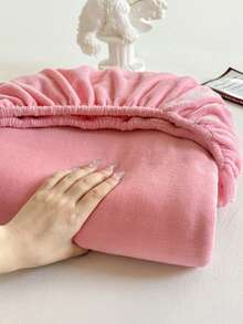 1pc Velvet Fitted Sheet, Bedding, Soft-Comfortable Mattress Cover, Solid Color Sheets, Suitable For Fall And Winter, Deep Pocket, Fitted Sheet Only, Without Pillowcase, Dustproof Non-, Machine Washable, For All Seasons, Bedding Gifts, Fits For Twin Full King Queen Size Bed, Machine Washable,Fall Decor,Autumn Decor,Room Decor