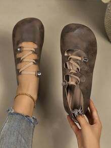 حذاء لوفر نسائي مريح ذو تصميم كلاسيكي مع حزام متقاطع، مناسب للارتداء اليومي، مقاسات كبيرة، برقبة مستديرة وقاع ناعم