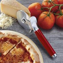 Rueda de pizza clásica con hoja afilada para cortar cortezas pasteles y más protector de dedos integrado para mayor  y agarre cómodo para proteger los dedos apto para - como en la foto - Ver 5