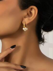 زوج واحد من أقراط الخرز الأنيقة والشرابات على الطراز الأوروبي والأمريكي الجديد لعام 2025، أقراط فاخرة وأنيقة للنساء