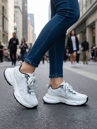 2025春秋新款复古银色街头风厚底运动鞋，网眼透气设计，日常通勤及街头潮流必备运动鞋