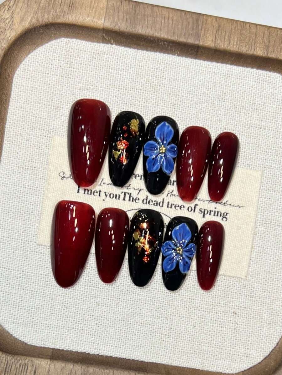 10片手工杏仁形亚克力按压式美甲，中号，柔和红，黑色，不规则金箔手绘蓝色3D雕刻花朵浮雕花卉，奢华前卫优雅简约秋季美甲，秋季按压式美甲，假指甲，圣诞美甲，适合派对、日常、约会、海滩、热带度假等场合，DIY假指甲艺术，适合女性和女孩作为礼物美甲用品 - 彩色 - 查看 1