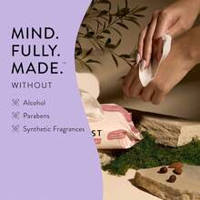 Toallitas perfumadas naturalmente Calm + Cleanse de The Honest Company| Toallitas de Limpieza Multitarea| 99% Agua, a base de plantas, hipoalergénico| Lavanda, 60 Unidades - 1 - Ver 9