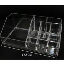 Przezroczyste akrylowe pudełko do przechowywania wykonane jest z wysokiej jakości materiału, trwałego i przezroczystego. Posiada wielokomorową konstrukcję, idealną do przechowywania kosmetyków na toaletce i codziennych drobiazgów w salonie, utrzymując porządek i umożliwiając szybkie znalezienie potrzebnych rzeczy.