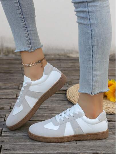 scarpe sportive bianche da donna, scarpe casual con suola spessa e platform, in pelle con suola antiscivolo che aumenta l'altezza, adatte per studenti