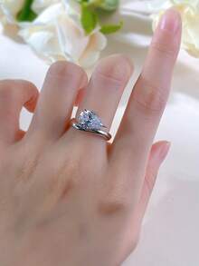 KAHOOT This Brand New 925 Sterling Silver Pear-Shaped Ring Is Set With A 1.5 Carat Teardrop-Shaped Moissanite, Making It The Perfect Choice For The Autumn And Winter Seasons. Suitable For Both Men And Women, It Can Also Be Worn As An Engagement Or Wedding Ring By Couples. Suitable For Daily Wear, Engagements, Weddings, Mother's Day, Back-To-School, Christmas, Thanksgiving, Halloween, Valentine's Day, Birthdays, And Anniversaries. - 1.5克拉 - 查看 3
