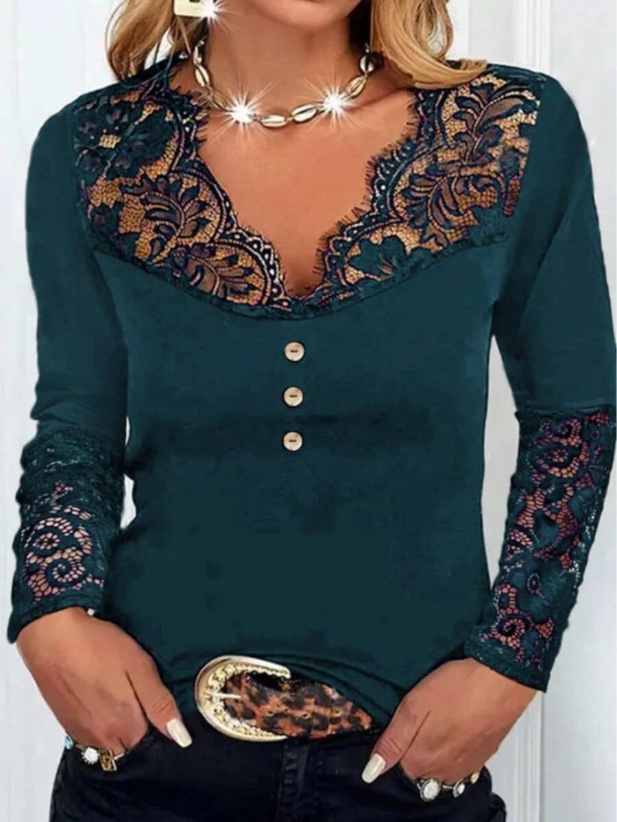 Maglietta da donna taglie forti con scollo a V, maniche lunghe, dettagli in pizzo e bottoni - Lago Blu - Visualizzare 1