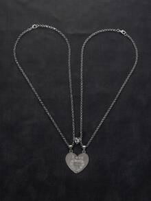 Conjunto de 2 colares com pingente em formato de coração, elegantes e charmosos, em aço inoxidável. Perfeitos para casais usarem no dia a dia e um ótimo presente de Dia dos Namorados para namorado(a). - Prata - Ver 4