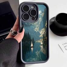 Cubierta de telefono con borde negro y diseño de paisaje montañoso con barcos en lago para iPhone 14 Pro Max estilo natural y relajante para uso diario y viajes - Blanco - Ver 1