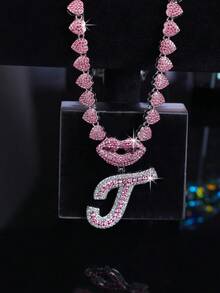 CVNANA قلادة سلسلة مربوطة مزخرفة مليئة بالألماس للرجال والنساء، قلادة حرف الهيب هوب لشفة الشفاه المزخرفة، هدية مجوهرات للفتيات.