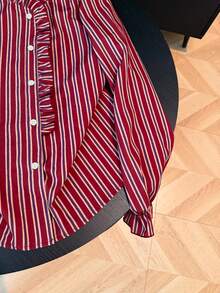 女士宽松红色条纹荷叶边领长袖纽扣衬衫，优雅通勤及外出穿着，春夏款 - 酒紅色 - 查看 8