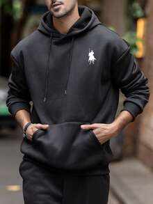 K-GLORY 男士抓绒连帽衫，新款秋冬街头风马术元素印花套头卫衣 - 黑色 - 查看 2