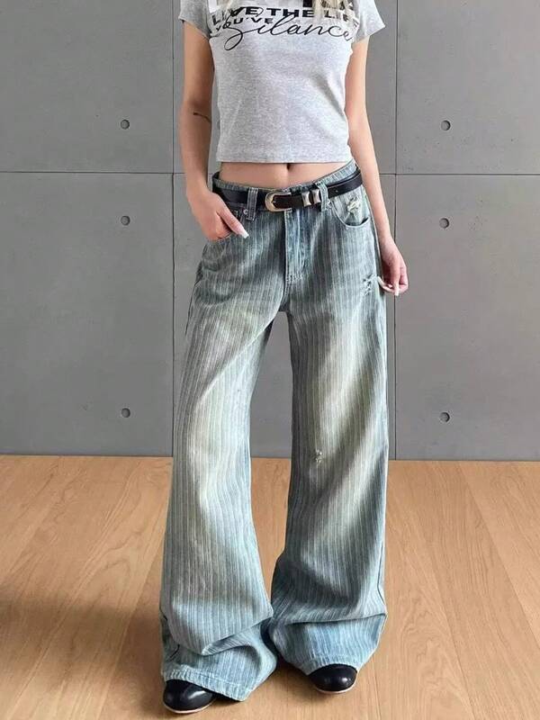 جينز مخطط عمودي بقصة فضفاضة مهترئة بطراز قديم