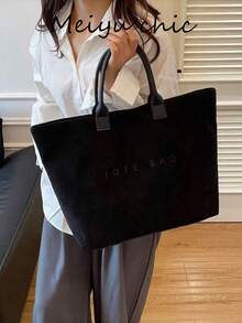 Diese Damenhandtasche hat ein geräumiges Inneres und ist mit einem Buchstabenmuster verziert. Sie verfügt über zwei Tragegriffe oben und einen Verschluss. Sie kann auf der Schulter oder in der Hand getragen werden und eignet sich für Frauen, weibliche Studentinnen, Pendler, Ausflüge, Geschäftsreisen, den täglichen Gebrauch und verschiedene Anlässe. - Schwarz - Übersicht 3