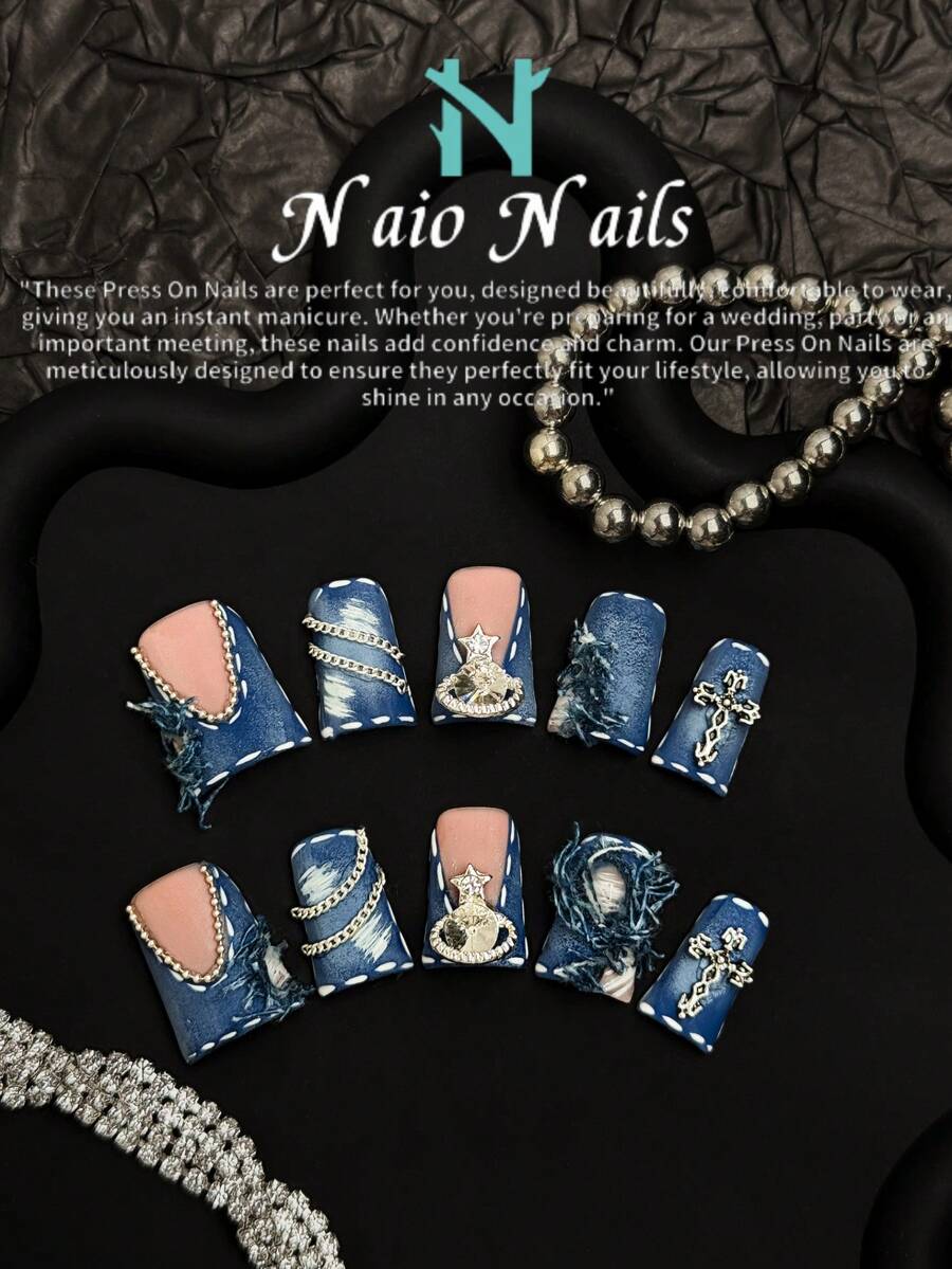 NAIO 10片/套。手工制作的Y2K鸭嘴美甲贴纸,裸色、白色和蓝色可选,法式边饰,牛仔布纹理设计。饰有星星、链条、十字架和水钻。适合女性和女孩,是派对和日常佩戴的完美之选。附赠美甲工具套装。送给女性和女孩的精美礼物。美甲用品 手工美甲贴纸 - 彩色 - 查看 1