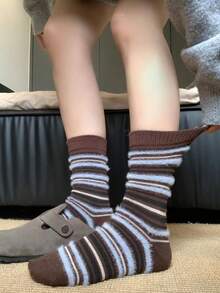 1 Pair Women's Autumn/Winter Fashionable Colorblock Fuzzy Striped Socks, Retro Cute Colorful Mid-Calf Crew Socks