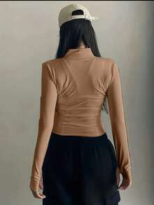 Women's Long-Sleeved Turtleneck T-Shirt With Front Zipper, Made Of Suplex Fabric, Soft, Lightweight, For Everyday Casual Workouts. (Keywords: Women's Long-Sleeved T-Shirt, Turtleneck T-Shirt, Zippered T-Shirt, Suplex T-Shirt, Fitted T-Shirt, Beige T-Shirt, Black T-Shirt, White T-Shirt, Size S, Size M, Size L, Gym T-Shirt, Workout T-Shirt, Fitness T-Shirt, Training T-Shirt, Casual T-Shirt, Basic T-Shirt, Everyday T-Shirt, Comfortable T-Shirt, Cold Weather T-Shirt, Winter T-Shirt) - 鏽棕色 - 查看 2