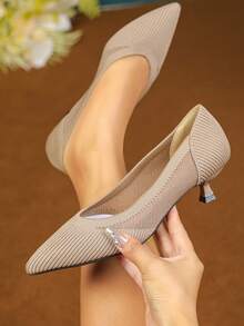 Ladies High-Heeled Shoes Breathable Princess Low-Heeled Pointed Shallow Mouth Summer Fish Silk Openwork Fabric Casual Mesh Shoes Women. - 深杏 - 查看 12