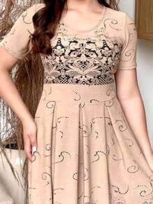 VESTIDO MIDI SAIA RODADA MANGA CURTA DECOTE REDONDO EM TECIDO JACQUARD COM RELEVO. - Nu / Nude - Visão 9