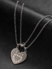 Conjunto de 2 colares com pingente em formato de coração, elegantes e charmosos, em aço inoxidável. Perfeitos para casais usarem no dia a dia e um ótimo presente de Dia dos Namorados para namorado(a). - Prata - Ver 1