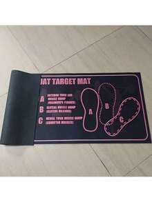 这款防滑训练垫专为深蹲设计，有助于提高运动效率和安全性，防滑耐磨，柔软有弹性，易于清洁和存放，适合健身房锻炼、居家运动、室内/室外活动，也适合瑜伽。