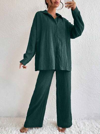 A Retro-Inspired Dark Green Textured Top And Trousers 2-Piece Set Featuring An Oversized Long-Sleeved Shirt And Matching Wide-Leg Pants, Perfecting A Casual, Relaxed Aesthetic.