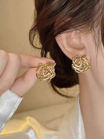 1 คู่ ต่างหูสตั๊ดลายดอกไม้กลวงบิดสีทองแฟชั่น