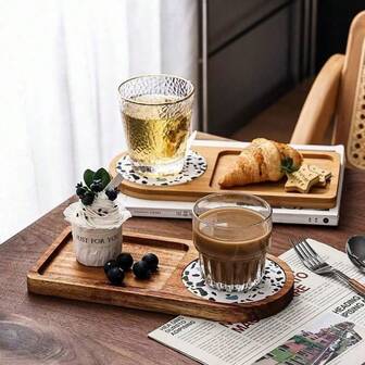 Bandeja de madera, diseño sencillo, bandeja de servicio, bandeja de té, bandeja de cocina, adecuada para perfumes, frutas, frutas secas, pan, pasteles, postres, tazas de café, tazas de té, tazas de bebidas y como bandeja de alimentos. La bandeja de alimentos de madera también se puede usar para decoración del hogar, fiestas, campamentos, bodas, picnics, actividades al aire como regalo.