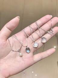 Set de 5 collares elegantes con jade blanco y piedra lunar, collar gargantilla minimalista y versátil de lujo