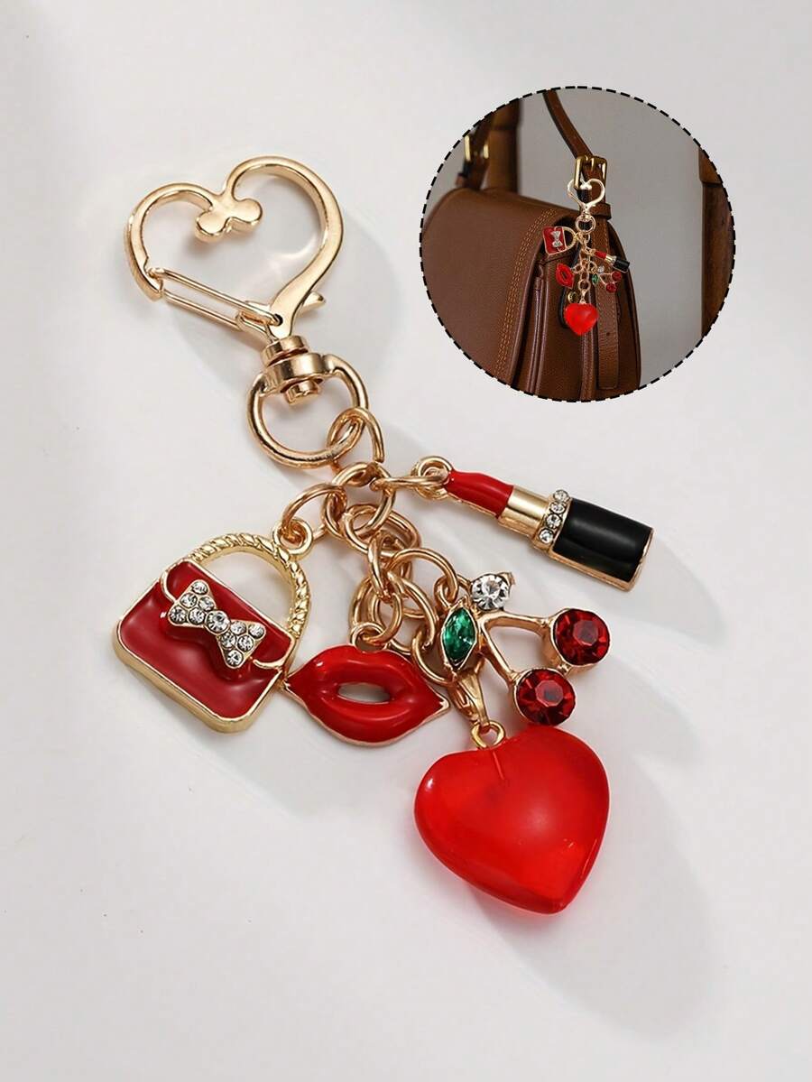 这款优雅的合金钥匙扣饰有复古水晶镶嵌的“LOVE”字母和心形吊坠，并以一颗红樱桃、红唇和蝴蝶结的迷人图案点缀，灵感源自情人节。这款圆形金属心形钥匙扣饰有精致的花朵和心形装饰，单独出售。它是完美的婚礼、节日礼物，也是女士手提包上时尚浪漫的配饰。 - 彩色 - 查看 1