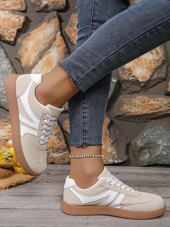 Beige Contrast Color Retro Sneakers: Classic Contrast Color Design, Retro Silhouette For Comfort And Versatility, Lace-Up Style For A Snug Fit, Suitable For Daily Wear, Casual Activities, And Sports, A Comfortable And Fashionable Item To Create A Retro And Energetic Style.