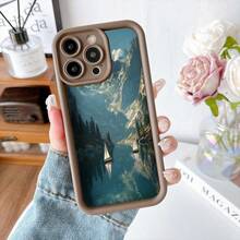 Cubierta de telefono con borde negro y diseño de paisaje montañoso con barcos en lago para iPhone 14 Pro Max estilo natural y relajante para uso diario y viajes - Blanco - Ver 5