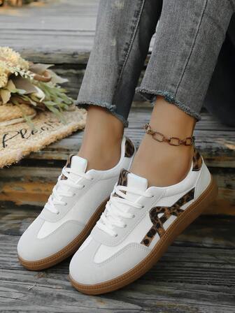 Leopard Print Patchwork Casual Sneakers: Personalized Leopard Print Elements Collide With Simple White, Retro Thick Sole Comfortable And Versatile, Lace-Up Design Fits The Foot Shape, Can Be Worn For Daily Outings And Outfits, A Unique Item To Create An Eye-Catching Fashionable Style