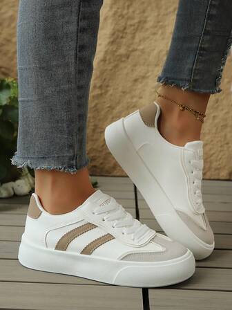 1 Pair Contrast Color Platform Sneakers: Minimalist White & Brown Contrast Color, Thick Sole For Added Height And Comfort, Lace-Up Design For Foot-Hugging Fit, Suitable For Daily Wear, Campus Commute, A Versatile And Comfortable Item To Create A Fresh And Energetic Style.
