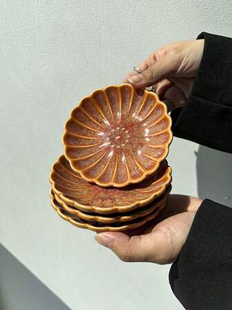 1pc/2pcs/4pcs Japanese Retro Chrysanthemum Petal Ceramic Seasoning Dish, Round Condiment Plate, Underglaze Colored Small Plate, Soy Sauce Vinegar Dish, Appetizer Plate, Dessert Plate, Hot Pot Dipping Sauce Dish