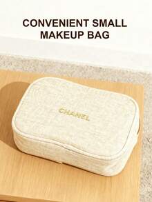 CHANEL 圣诞米色布艺化妆包，带金色刺绣标志，拉链旅行化妆包 - 白金 - 查看 6