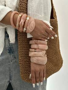 Vòng tay bản rộng bất đối xứng nhuộm màu kẹo Acrylic cho nữ - Hồng - Xem 6