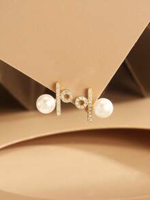 一对925纯银耳环，镶嵌立方氧化锆和淡水珍珠，饰以百分比符号设计，独特时尚珠宝，是送给女性、女友、母亲、朋友的礼物，日常佩戴佳品。