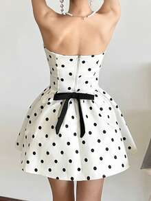 Top Dazzle 女士无袖休闲优雅白色波点迷你裙，露肩喇叭裙摆露背设计，夏季必备 - 白色 - 查看 7