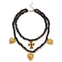 1 pieza Nuevo collar de doble capa con colgante de corazón hueco de acero inoxidable con cuentas de granate asimétrico profundo, accesorio versátil para mujer, otoño/invierno