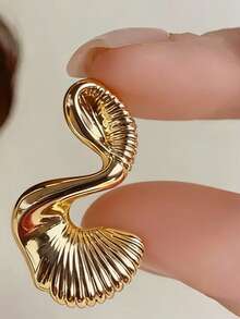 1 par de pendientes minimalistas y elegantes con pliegues asimétricos - Dorado - Ver 2