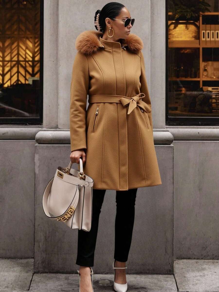 Abrigo largo con capucha para mujer, clásico y elegante, cuello con capucha y peluche desmontables. Manga larga. Tela de poliéster, interior forrado, cálido y agradable, apto para temporadas de otoño e invierno. Bolsillos frontales funcionales con cierre metálico. Ajuste con cierre metálico y cinturón de tela. - Café integral - Ver 1