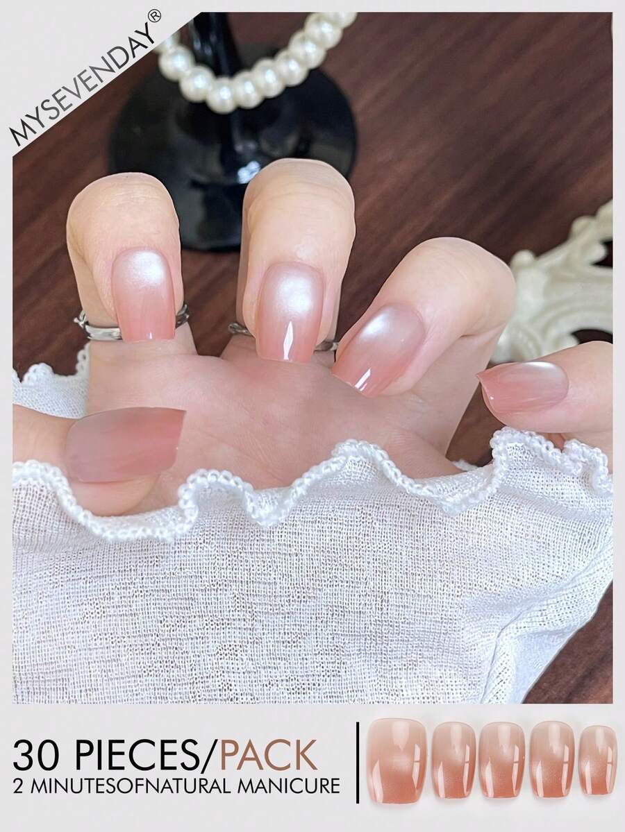 30片方形渐变红色短款亚克力美甲贴纸套装，包含1瓶甲油胶和1把指甲锉，适合女性日常工作、学习、聚会、派对、节日等场合，秋冬季美甲用品。