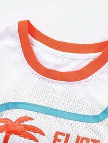 加大码7号白色篮球服，宽松无袖圆领上衣，饰有椰子树刺绣，适合篮球、运动、跑步、健身等场合。