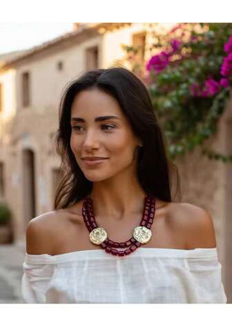 1件手工串珠项链，配红色金属纹理几何吊坠